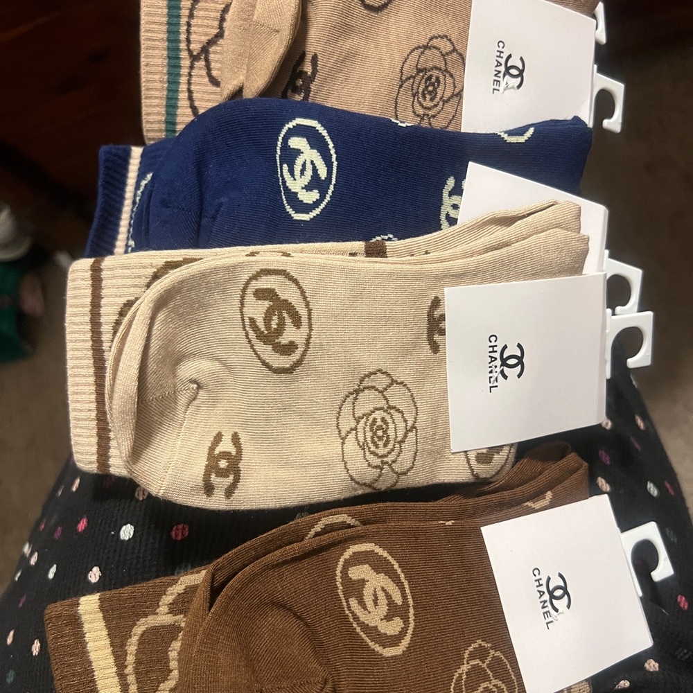 Fashion Beige and Brown Rose Pattern Socks - Picture 2 of 2